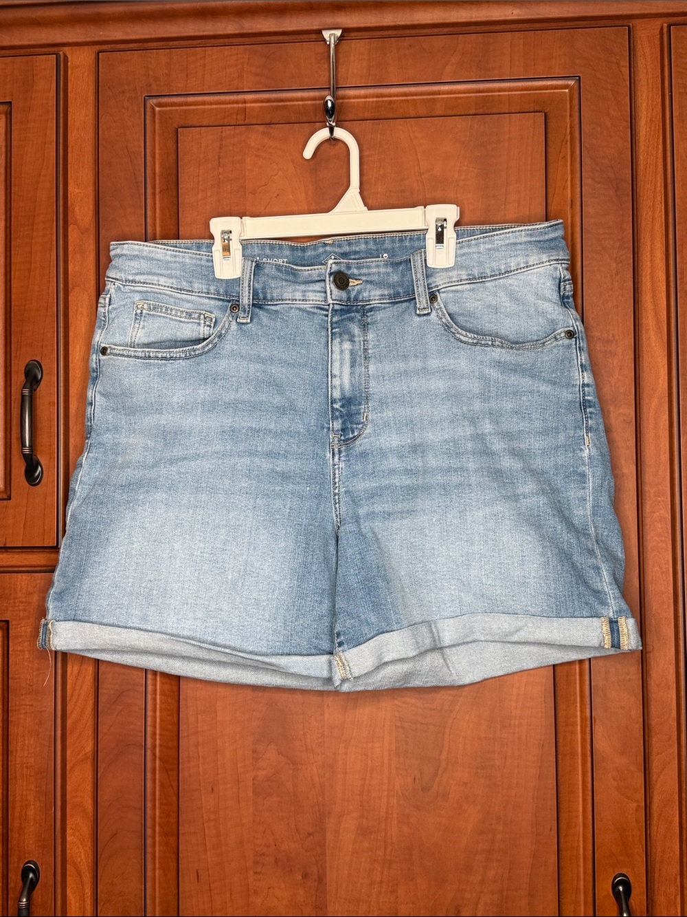 St. John’s Bay Light Blue Denim Women's Roll-Cuff Shorts. Size 16